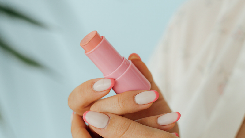 Classic and Chic: 10 French Tip Christmas Nails for a Polished Look | Global Sources